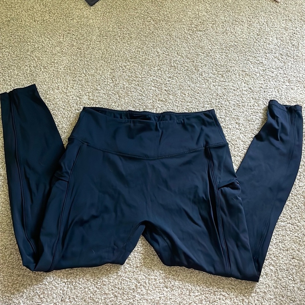 Black leggings with side pockets